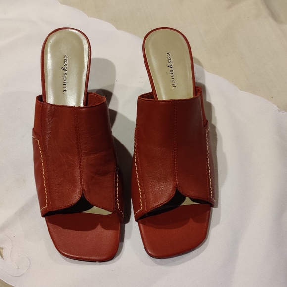 Red 8.5w Easy Spirit Heels - Picture 2 of 5